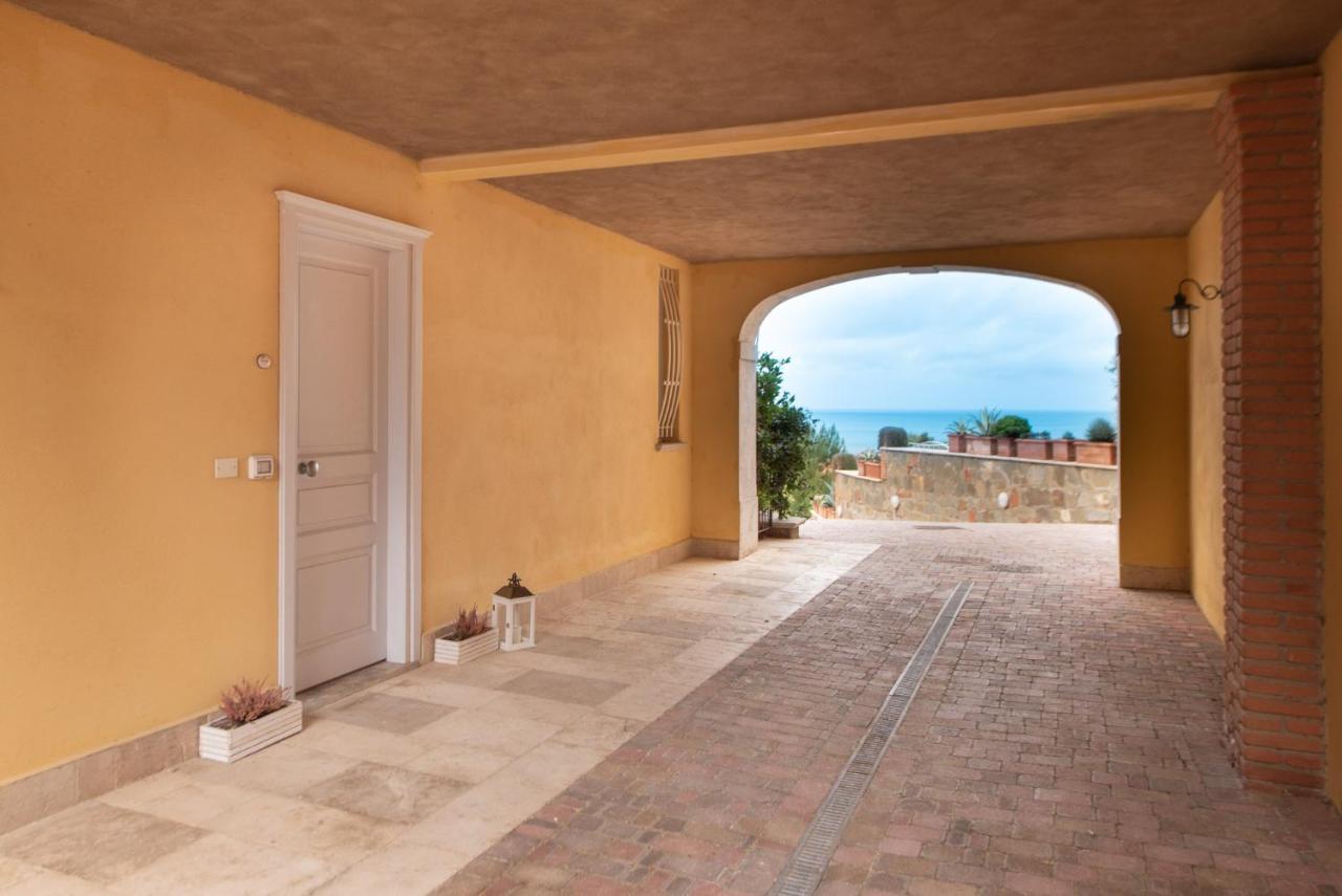 Castel Del Mare Apartment San Vincenzo Exterior foto